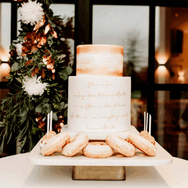 taartplateau Taartplateau voor herfst bruiloft, tafelstyling voor 21-diner of ceremonie