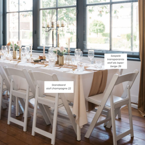 Champagne tafelkleed met beige loper als aankleding voor bruilofttafel