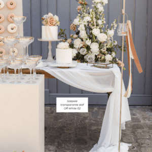 Witte decoratie stof Witte decoratiestof voor het aankleden van je bruiloft