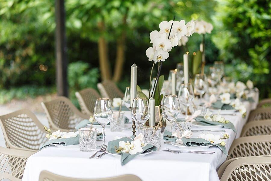 orchidee bruiloft orchideeën orchids wedding servet olijfgroen huren bruiloftstyling felineweddings blush wedding dinersetting tablesetting