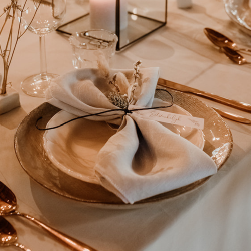 rustiek dinerbord beige geschikt voor bruiloft decoratie