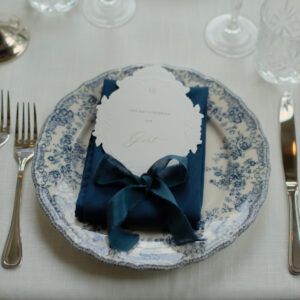 donkerblauw servet voor 21-diner te huur