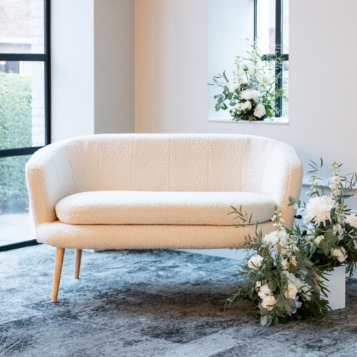 trouwbankje creme geschikt voor bruiloft decoratie