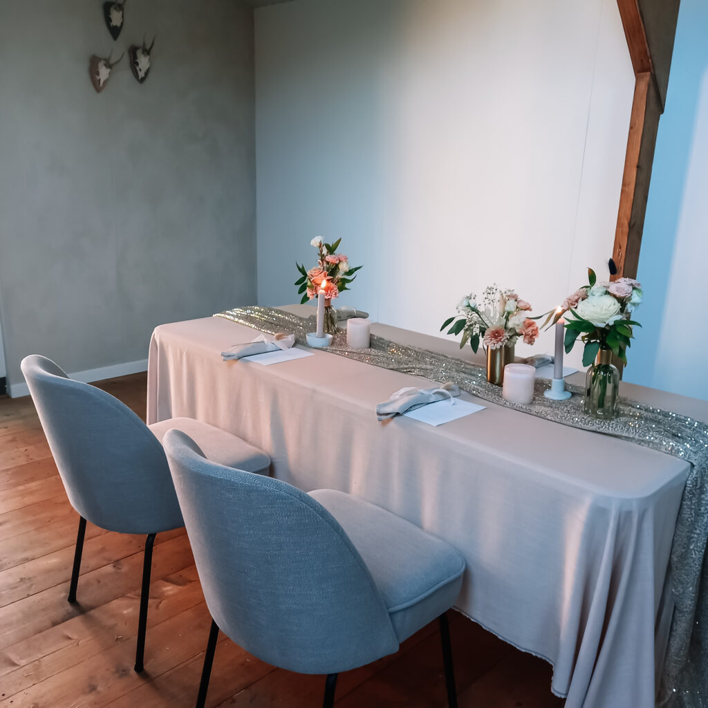 tafel dekken zonder servies