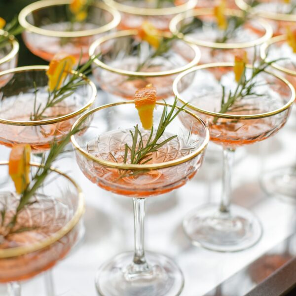 champagneglas goud op voet champagnetoren bruiloft huren