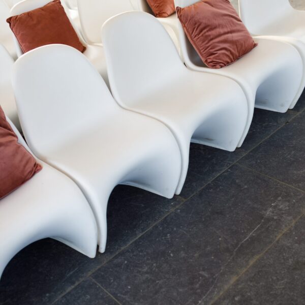 roze kussens fluweel decoratie huren babyshower 21 diner kussens roze