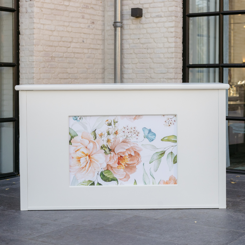 Voorplaat: Watercolor flower. Zijkanten wit. +€25.00
