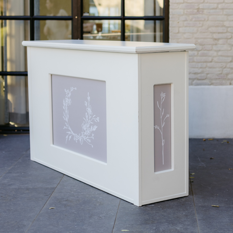 Voorplaat en zijplaat: Beige met witte krans +€30.00