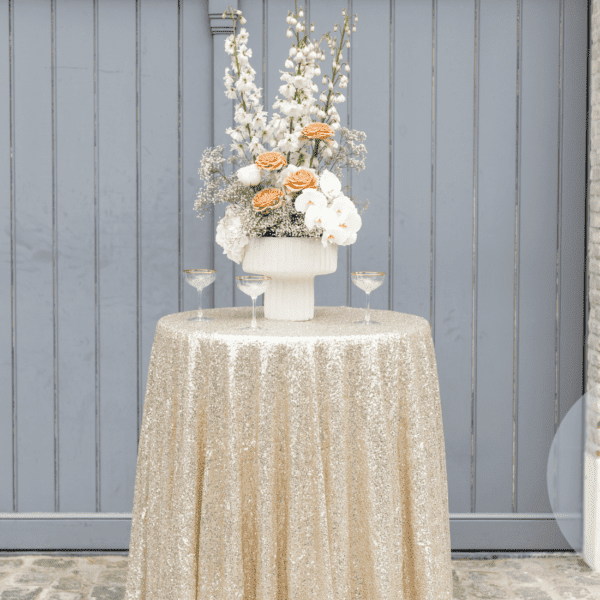 goud statafel rok statafelkleed goud geschikt voor bruiloft decoratie