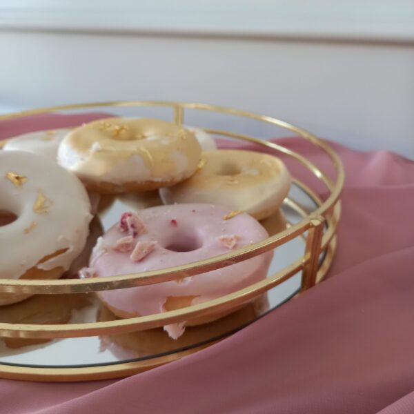 dienblad goud bruiloft butlertray dienblad goud moderne decoratie huren versieringen plexiglas cakeplateau schaal