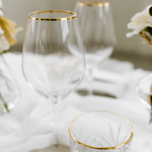 wijnglas met gouden rand wijnglas met gouden rand geschikt voor bruiloft decoratie