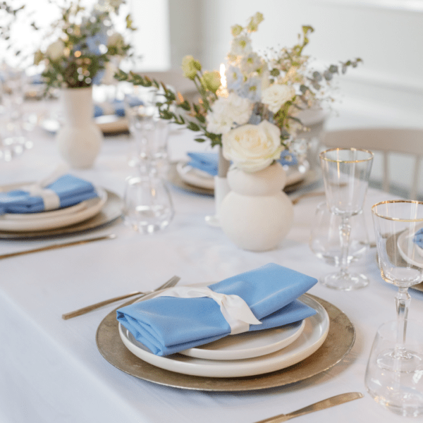 tafeldecoratie blauw en goud servet ijsblauw geschikt voor decoratie bruiloft en 21-diner