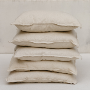 kussens beige linnen decoratie bruiloft