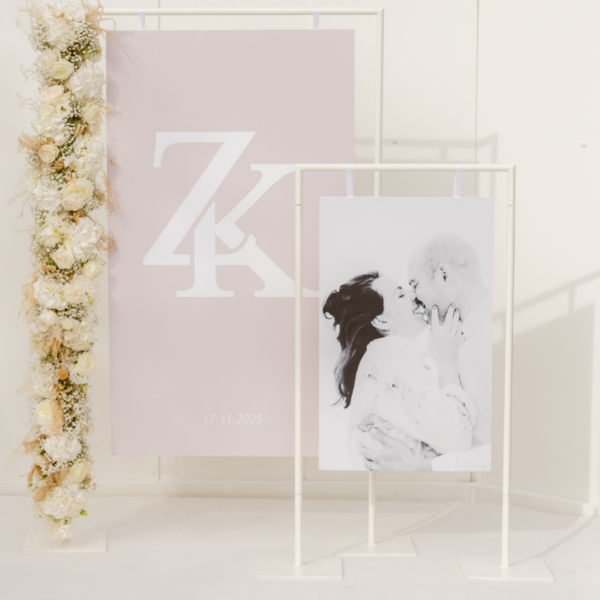 Standaards voor 2 welkomsborden wit geschikt voor bruiloft decoratie
