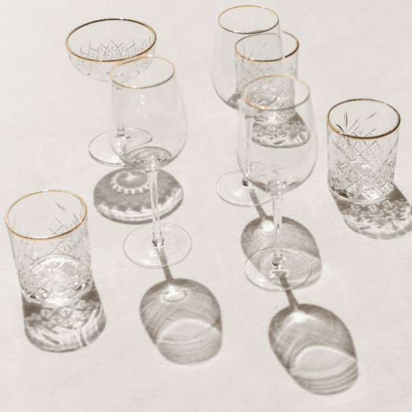 wijnglas met gouden rand wijnglas met gouden rand geschikt voor bruiloft decoratie