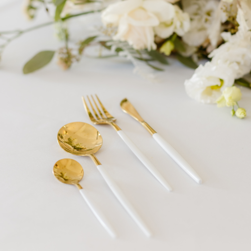 bestek goud met wit decoratie bruiloft