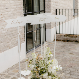 Wegwijsbordjes - richtingsbordjes wit met gouden letters