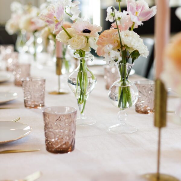 decoratief waterglas roze waterglas roze huren babyshower 21 diner decoratie