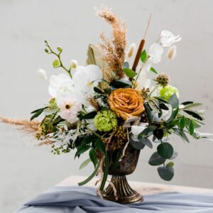 vaasje pot huren goud bruiloft bloemstuk vaas