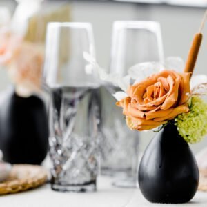 glaswerk zwart huur wijnglas en longdrink glas zwart huren bruiloft