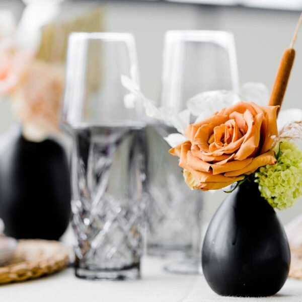 glaswerk zwart huur wijnglas en longdrink glas zwart huren bruiloft
