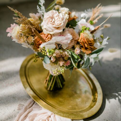 dienblad goud huren bruiloft vintage foto props fotostyling fineart fotografie rentals styled shoot