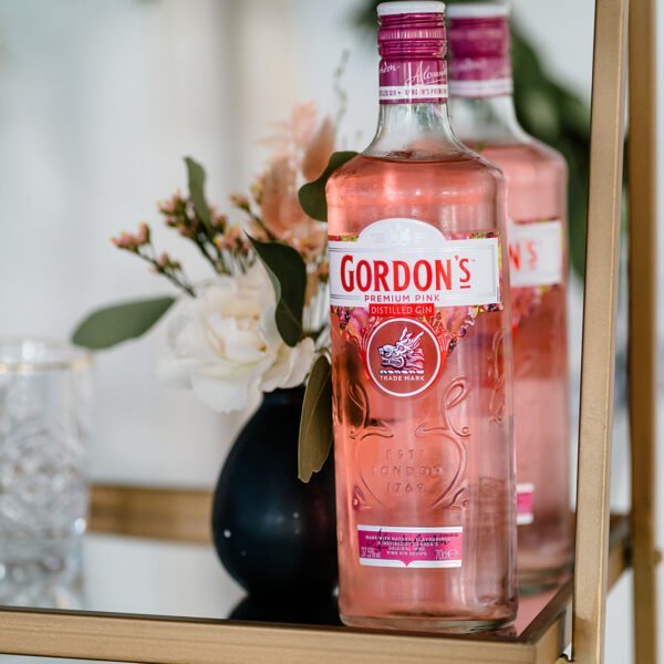 ginbar feline styling gordons gin bar bruiloft roze en goud huren decoratie versiering ideeen