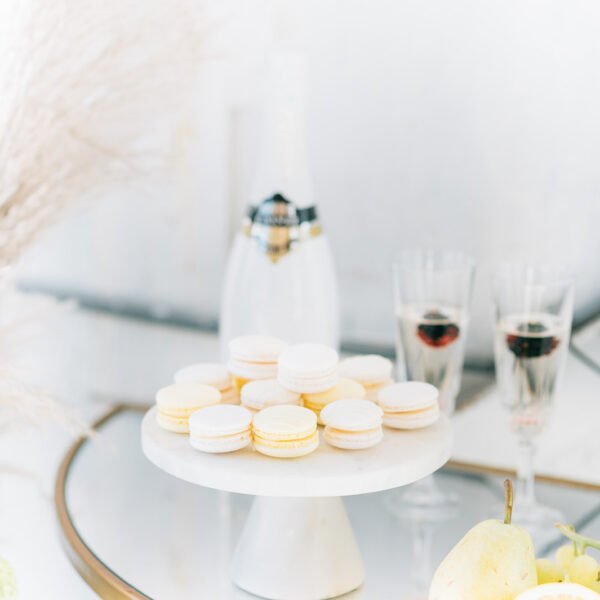 bijzettafel goud bijzettafeltje goud halfrond metaal spiegel glas modern huren bruiloft