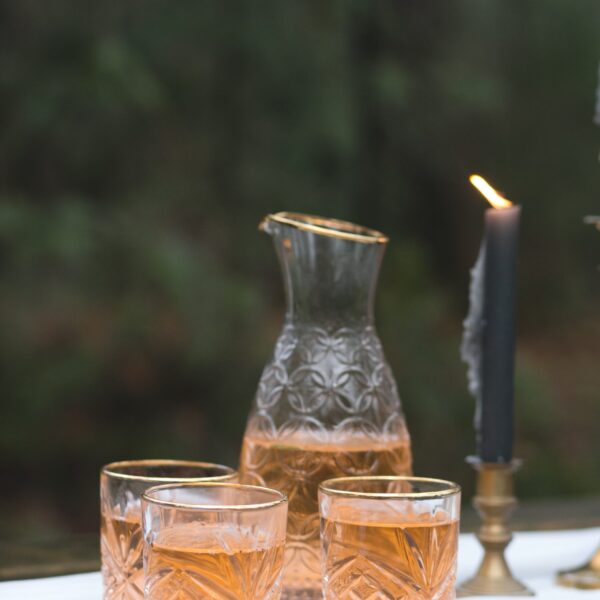 Waterglazen wiskeyglazen met gouden rand huren bruiloft of feest Waterglazen wiskeyglazen met gouden rand huren bruiloft of feest