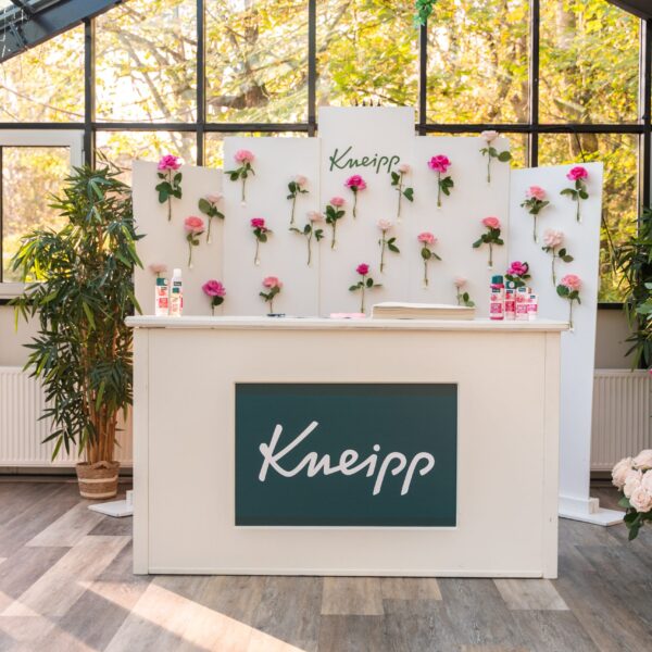 witte backdrop in combinatie met witte inklapbare bar witte backdrop in combinatie met witte inklapbare bar
