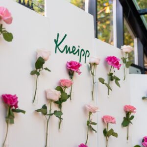 achtergrond van bloemen witte backdrop achtergrond van bloemen op bruiloft tijdens ceremonie