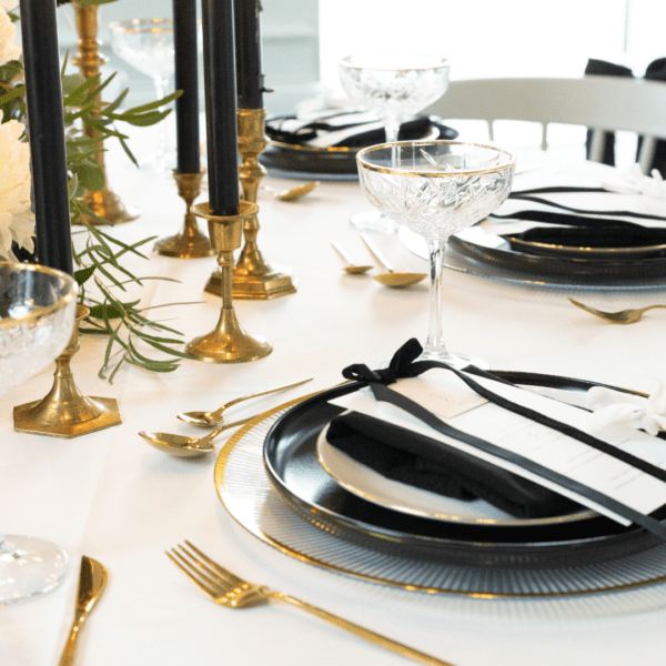 bord met gouden rand servies met gouden rand geschikt voor bruiloft decoratie