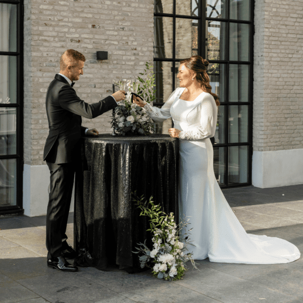 statafel rok zwart elegant Bruiloft decoratie statafel rok zwart elegant