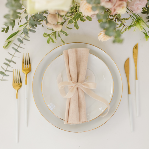 Dinerbord wit met gouden rand. Diverse afmetingen.