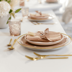 roze en gouden tafeldecoratie roze en gouden tafeldecoratie