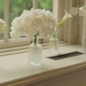Vaasje voor bloemen Vaasje met bloemen te huur voor aankleding van bruiloften en evenementen
