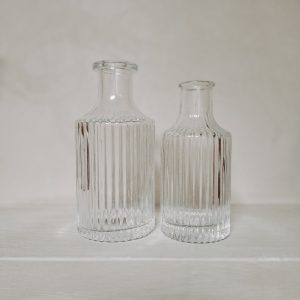 vaasje glas met smalle opening geschikt voor bruiloftdecoratie