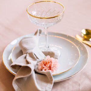 xr:d:DAFbOGgRz9U:17,j:43246244749,t:23031410 servies wit met gouden rand