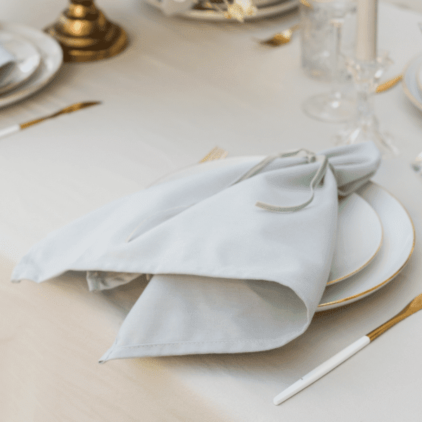elegant servies met gouden rand elegant servies met gouden rand geschikt voor bruiloft decoratie