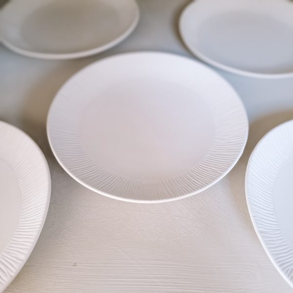 bord met relief dinerbord wit met reliëf geschikt voor bruiloft decoratie