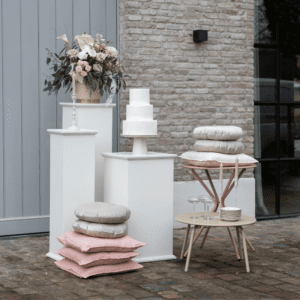 Vierkante witte sokkel 80 cm hoog voor product- en decorpresentatie