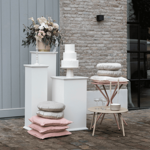 Vierkante witte sokkel 80 cm hoog voor product- en decorpresentatie