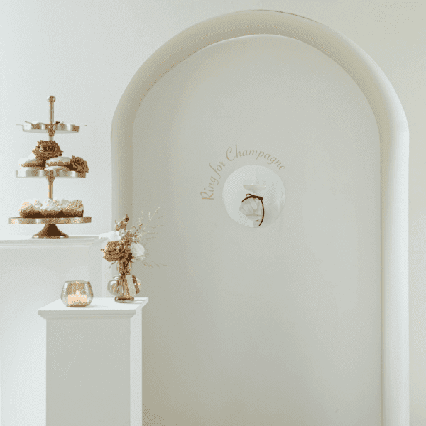 Set witte zuilen Witte presentatie zuil voor decoratie of producten op bruiloften en events