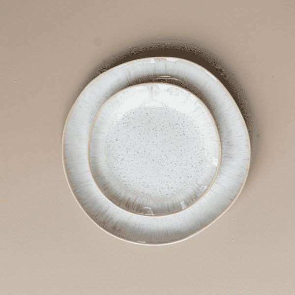 Beige dessertbord minimalistisch servies Minimalistisch beige dessertbord voor bruiloft of 21 diner tafel