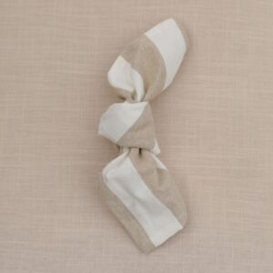 servet wit beige streep voor strandbruiloft