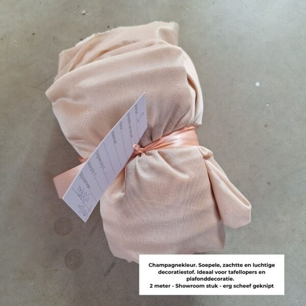 Decoratiestof babyshower - outlet stylingstoffen bruiloft Zachte decoratiestof voor een babyshower met rustige kleuren en luchtige uitstraling.