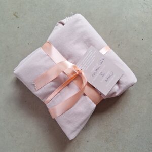 Outlet stof voor tafelkleed bruiloft in zachte roze tint met lint