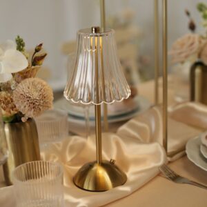 Draadloos gouden LED lampje voor op dinertafel tijdens bruiloft te huur.