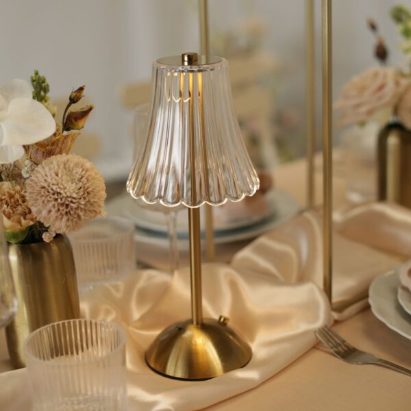 Draadloos gouden LED lampje voor op dinertafel tijdens bruiloft te huur.