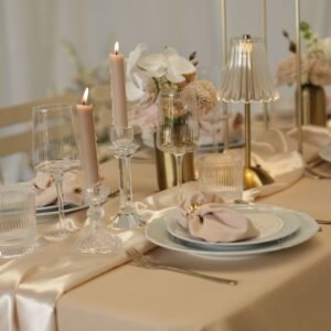 Lampjes voor op tafel, goud met glas Lampjes voor op tafel, goud met glas voor een zachte, luxe sfeer op je bruiloft